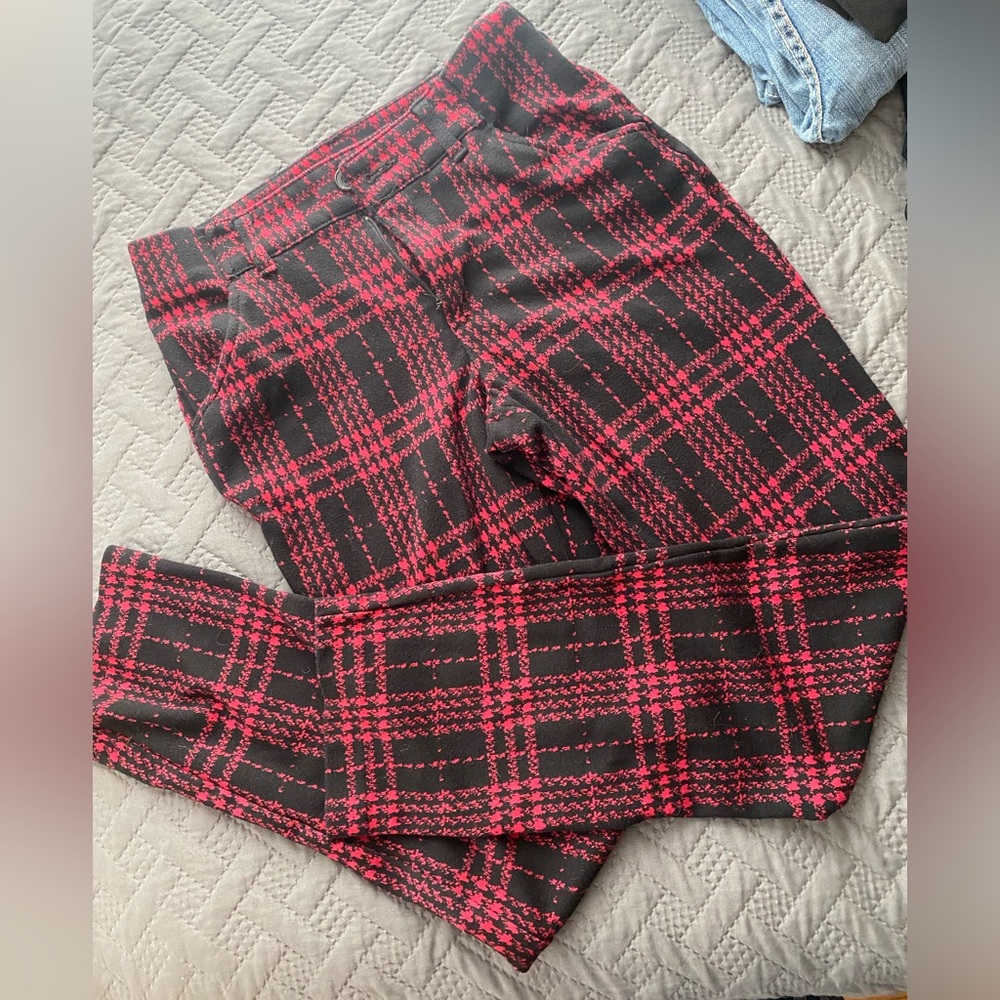 Women’s Time & Tru sz 6 tartan plaid Pink and Black Dress Pants.